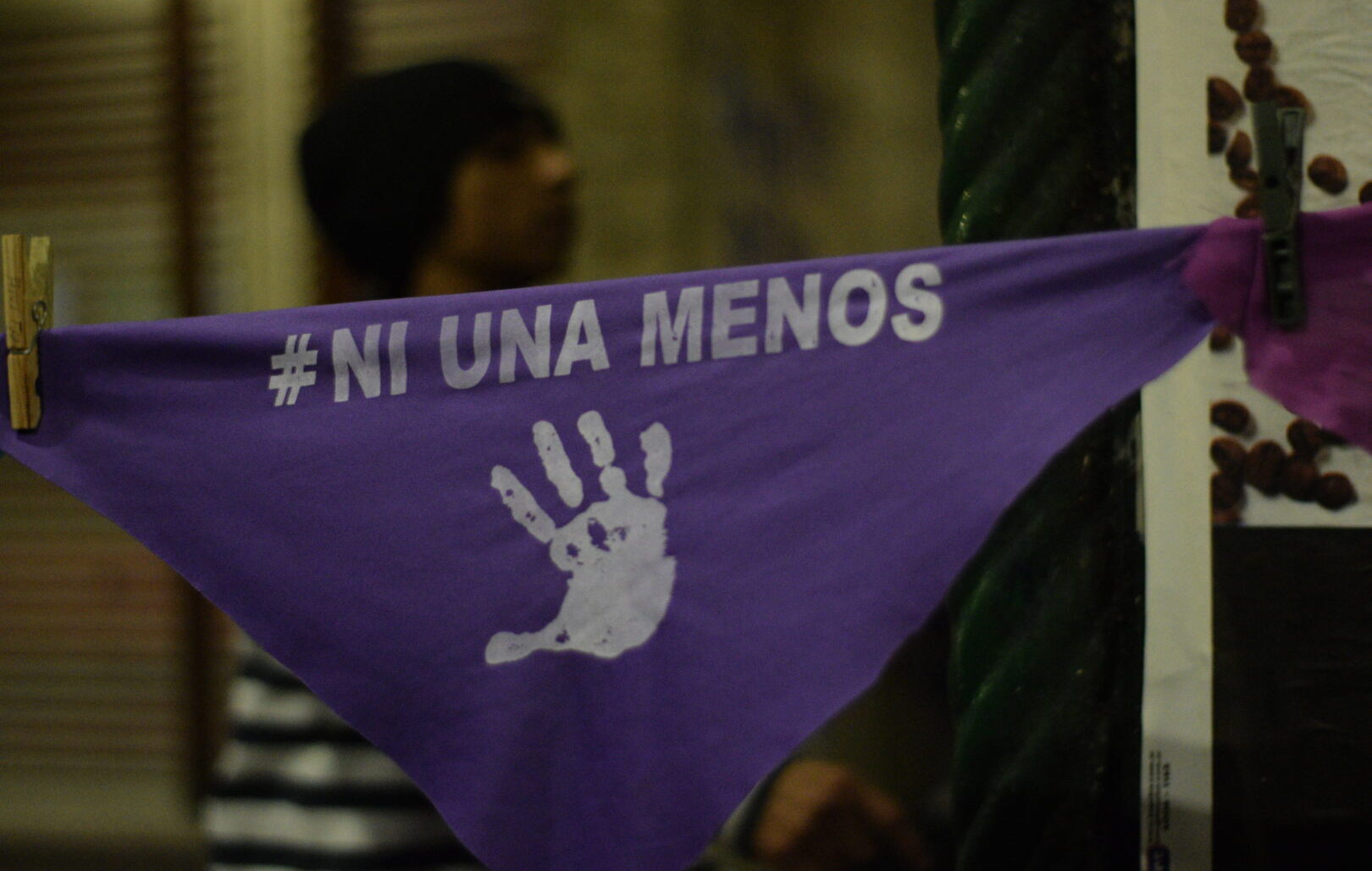 Visten de violeta la región en un nuevo aniversario del #NiUnxMenos